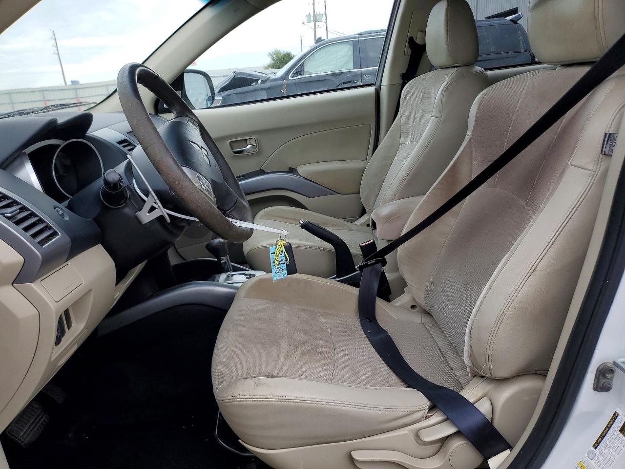 2010 MITSUBISHI OUTLANDER SE photo 7