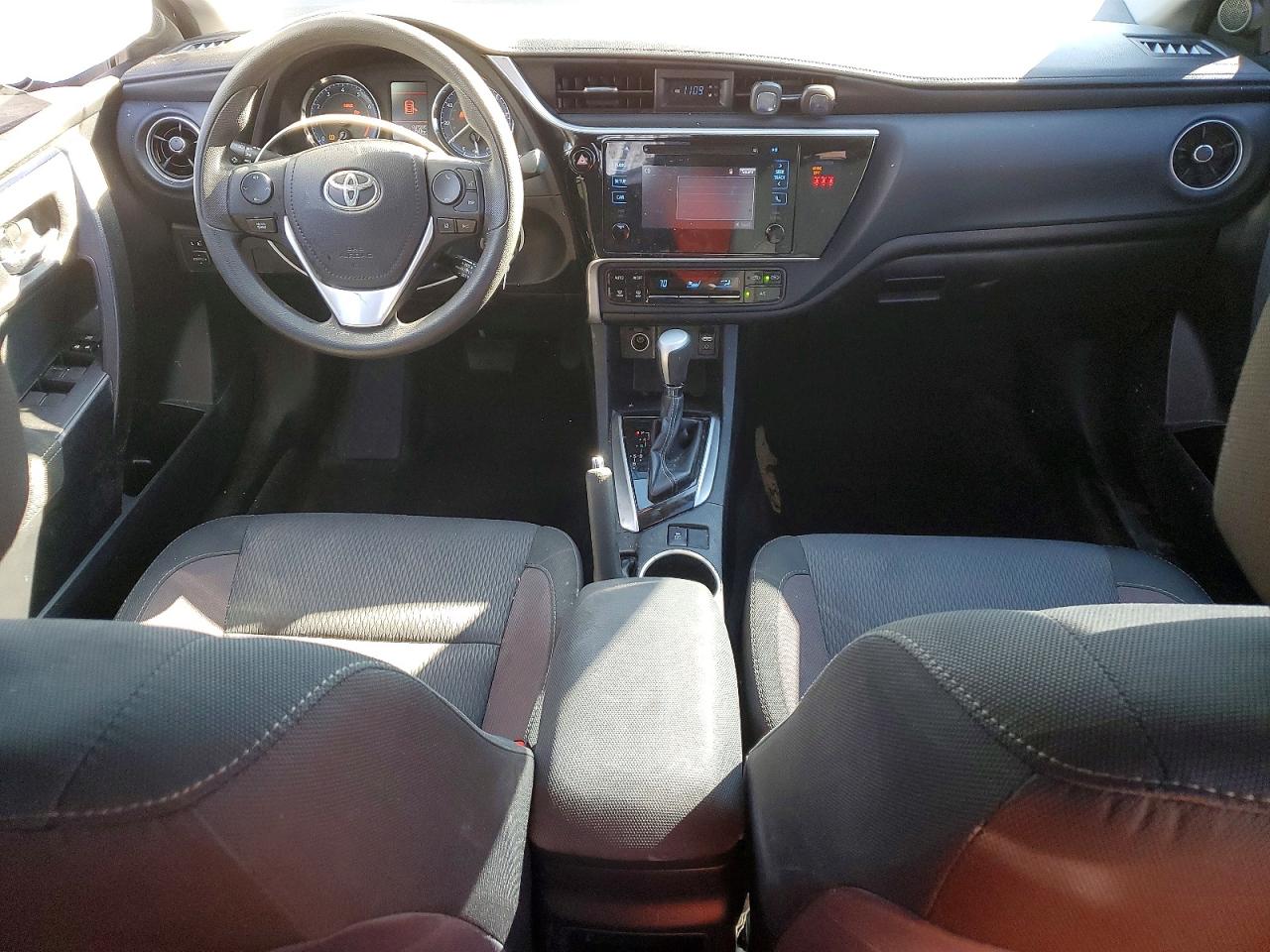 2018 TOYOTA COROLLA L photo 8