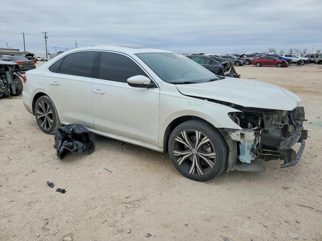 2021 VOLKSWAGEN PASSAT SE photo 4
