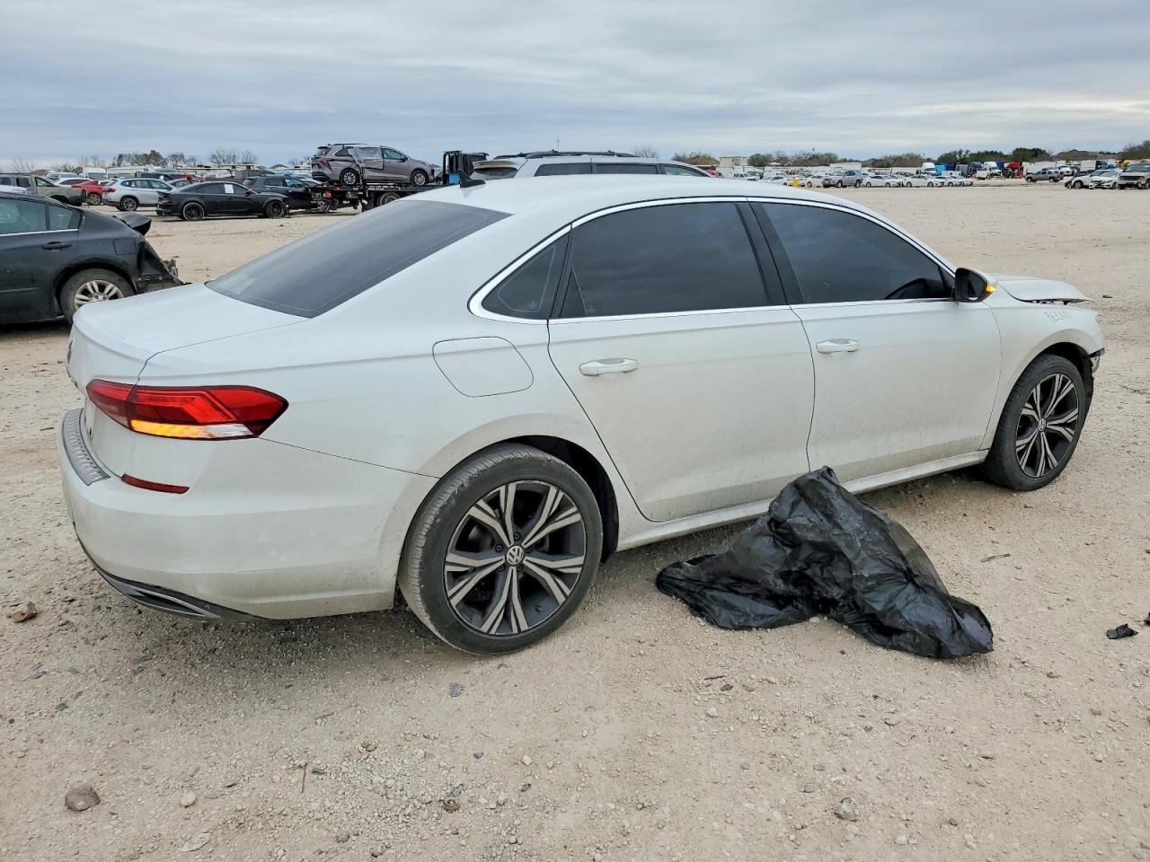 2021 VOLKSWAGEN PASSAT SE photo 3