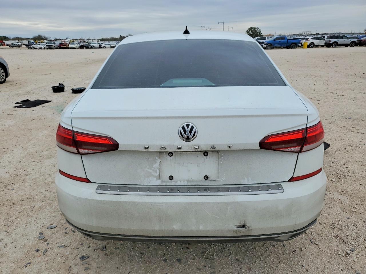 2021 VOLKSWAGEN PASSAT SE photo 6