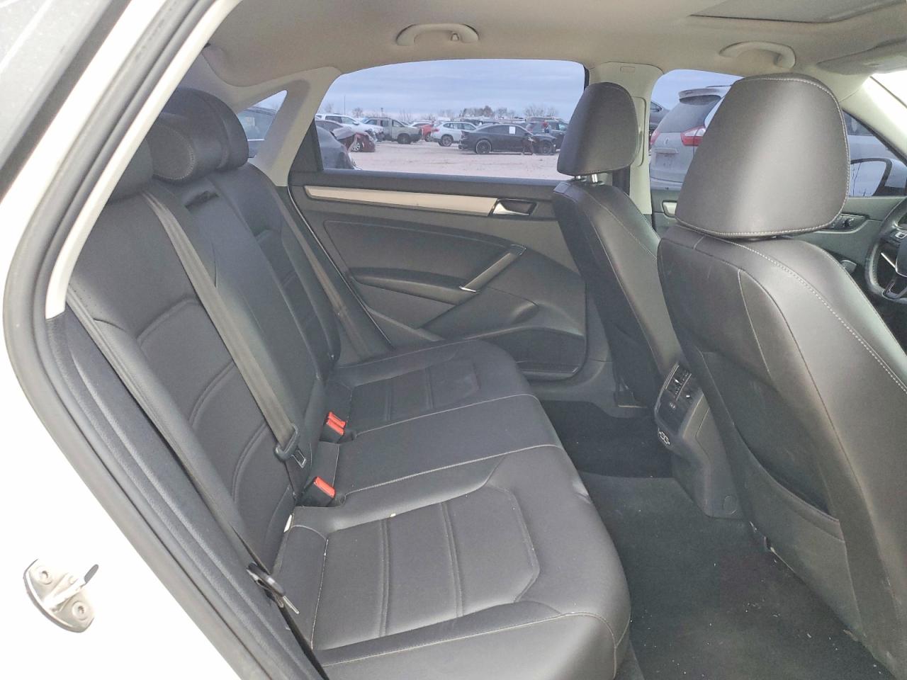 2021 VOLKSWAGEN PASSAT SE photo 10