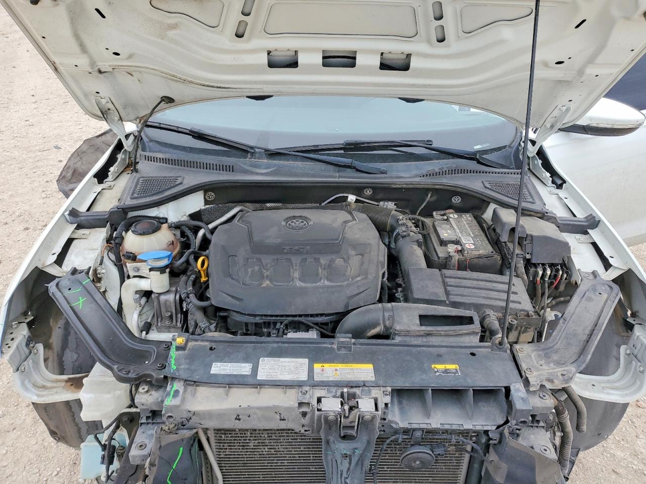 2021 VOLKSWAGEN PASSAT SE photo 11