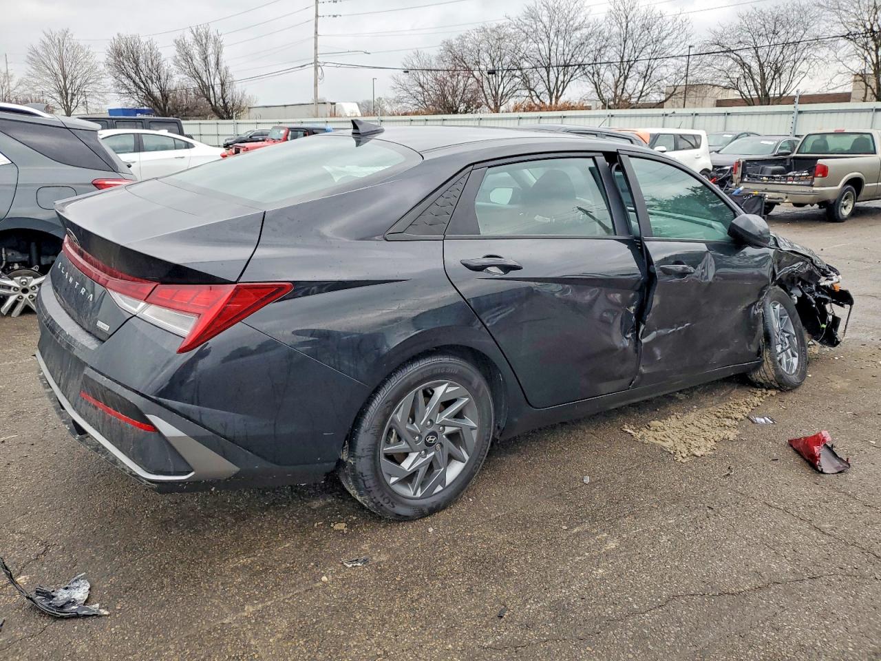 2024 HYUNDAI ELANTRA BLUE photo 3