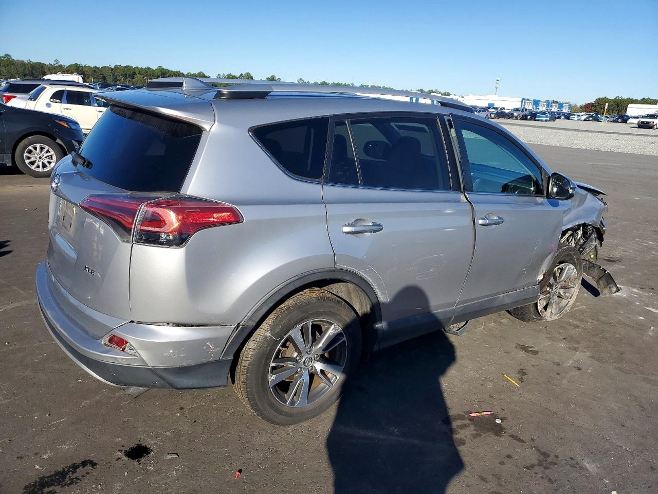 2016 TOYOTA RAV4 XLE photo 3