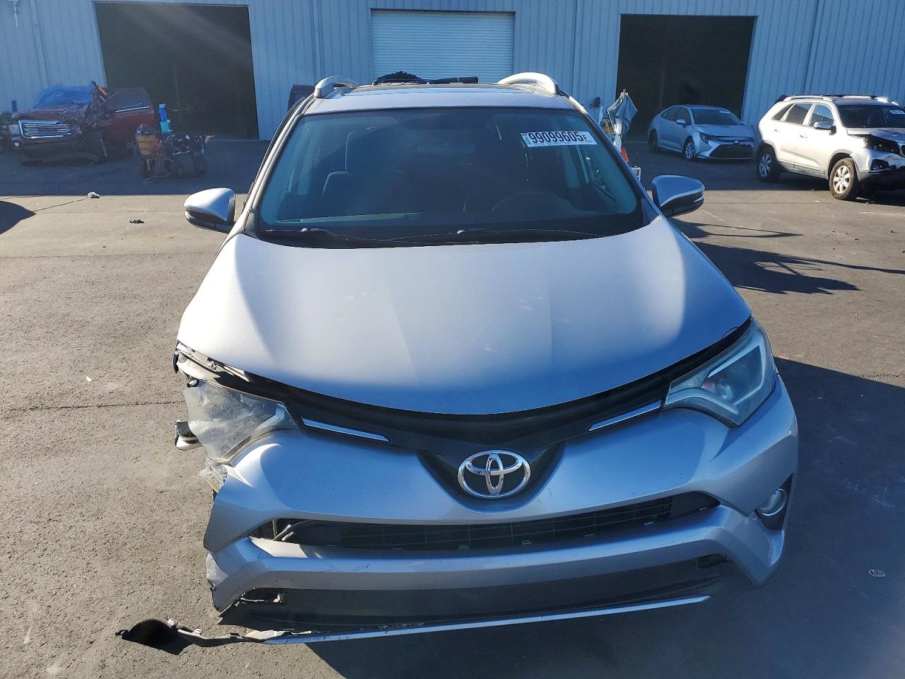 2016 TOYOTA RAV4 XLE photo 5