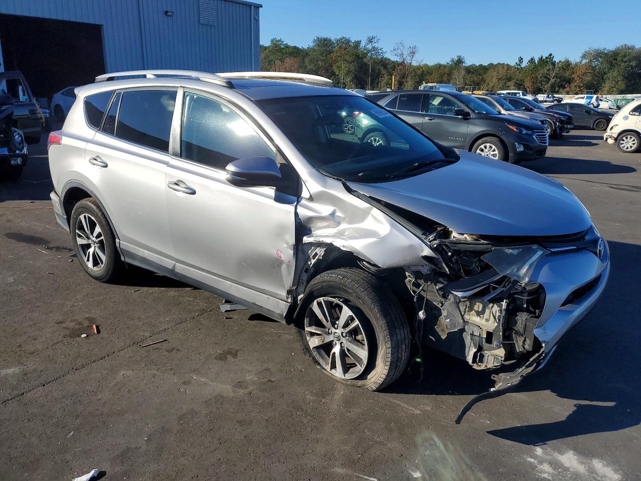 2016 TOYOTA RAV4 XLE photo 4
