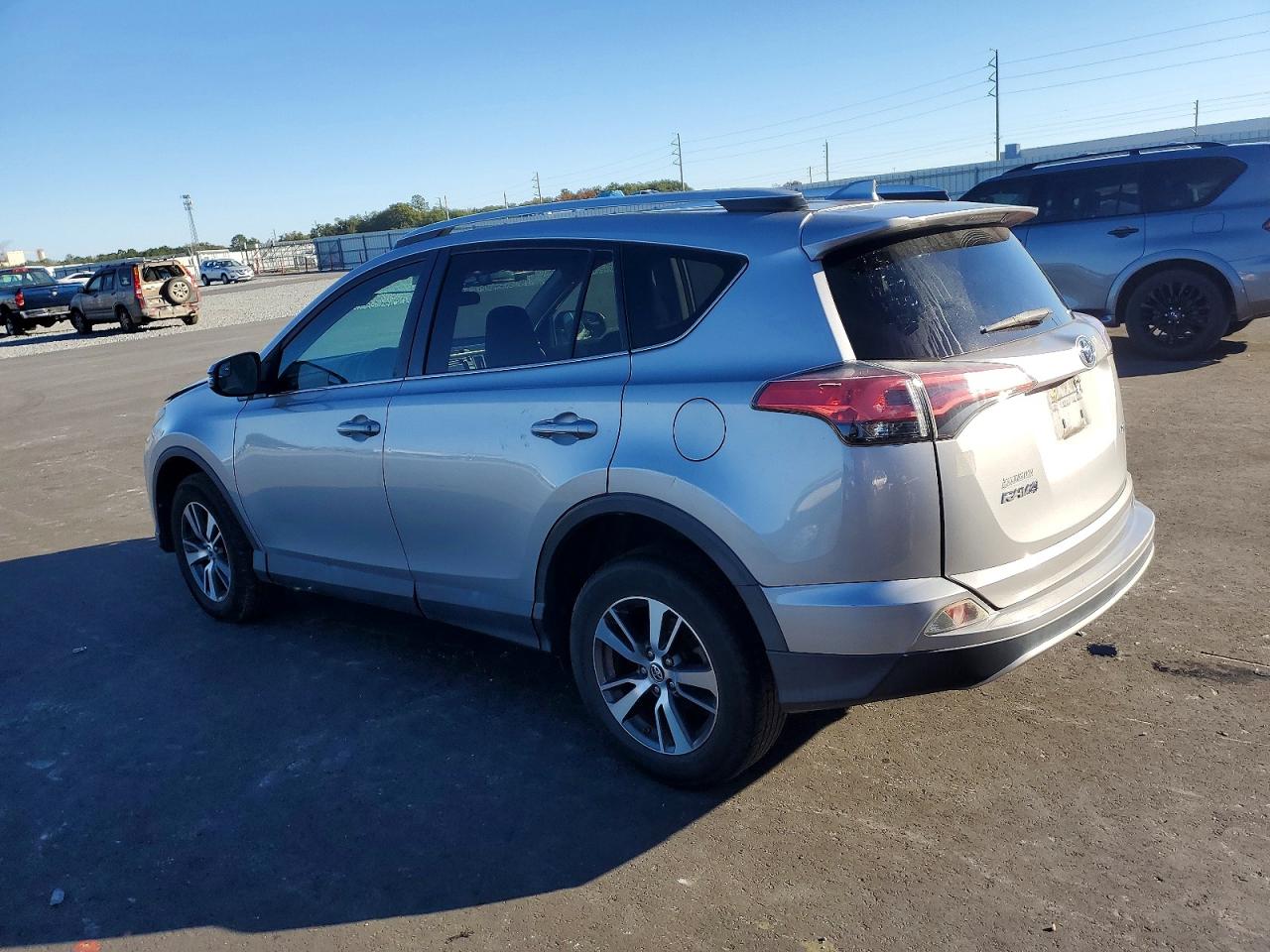 2016 TOYOTA RAV4 XLE photo 2
