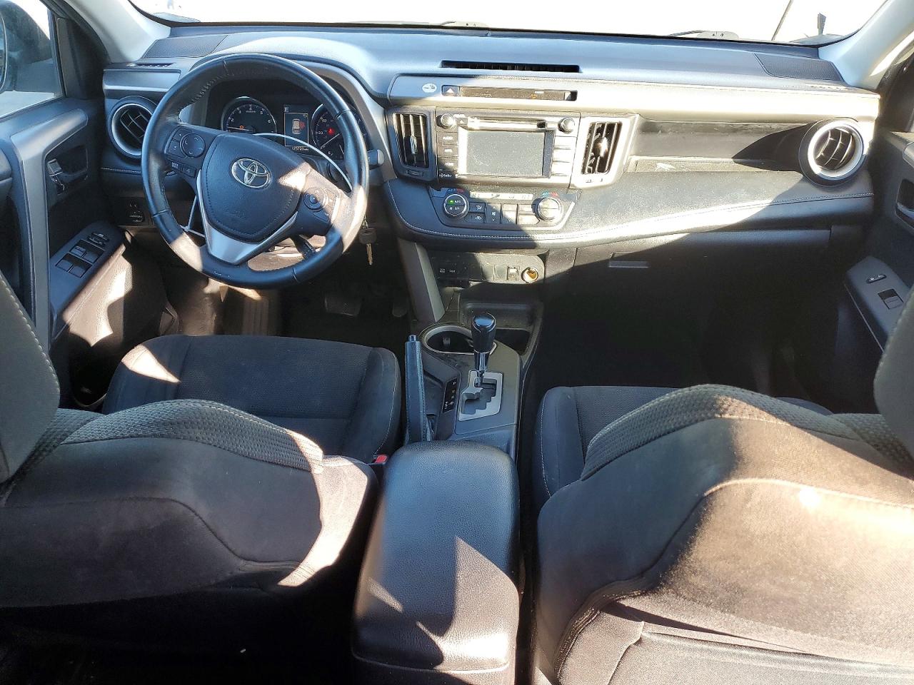 2016 TOYOTA RAV4 XLE photo 8