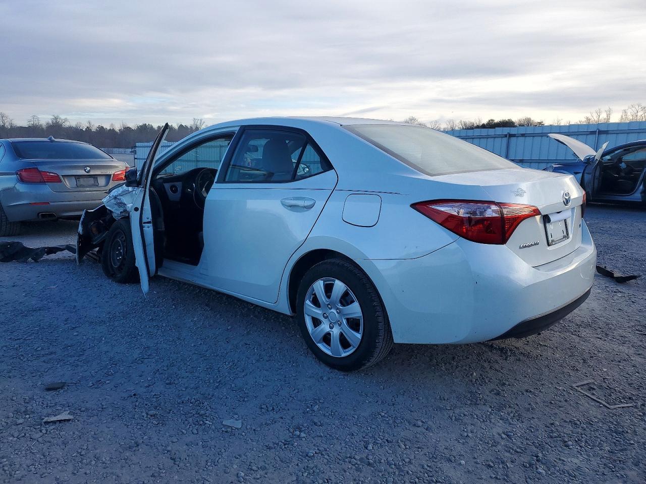 2017 TOYOTA COROLLA L photo 2