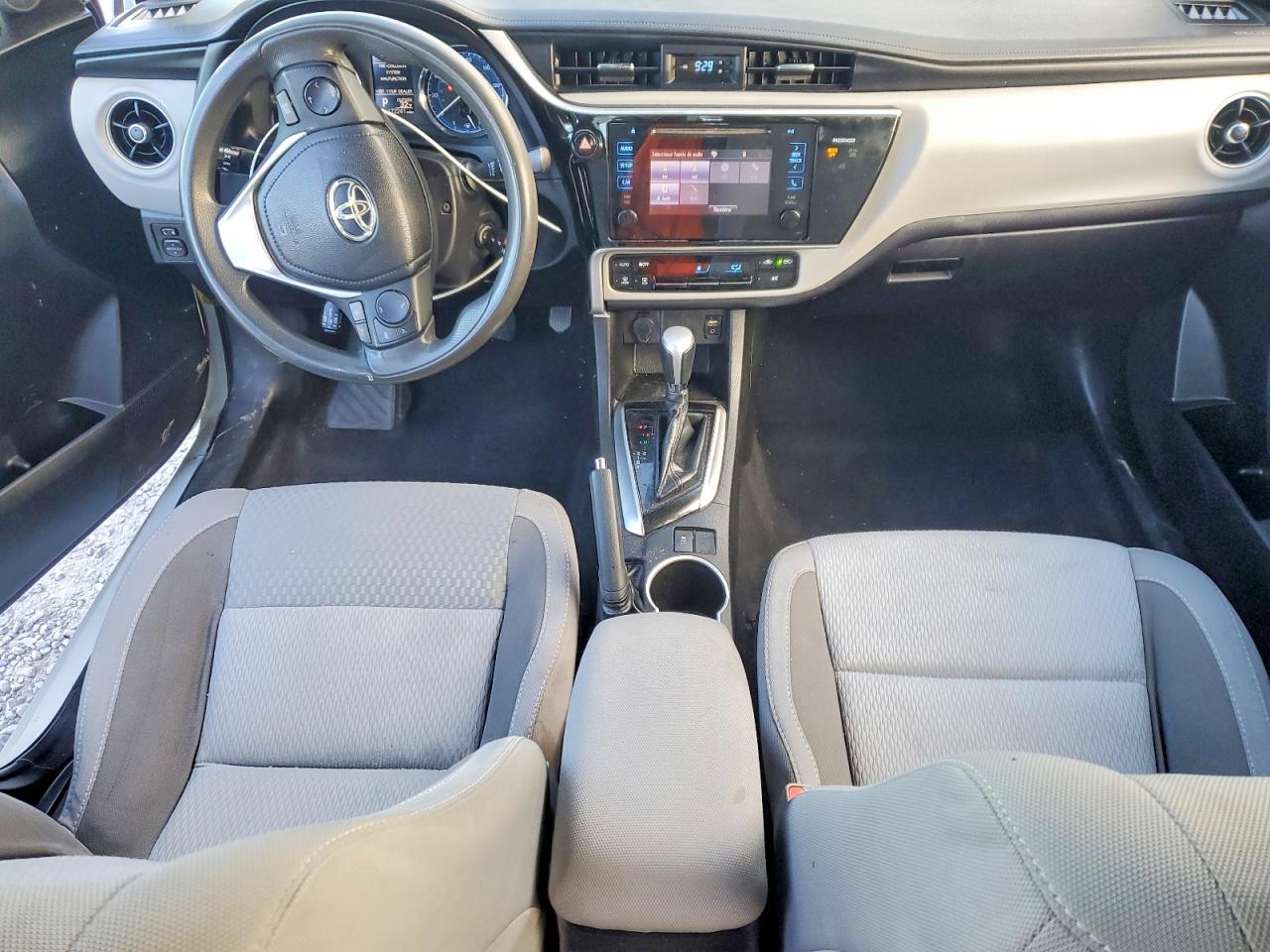 2017 TOYOTA COROLLA L photo 8