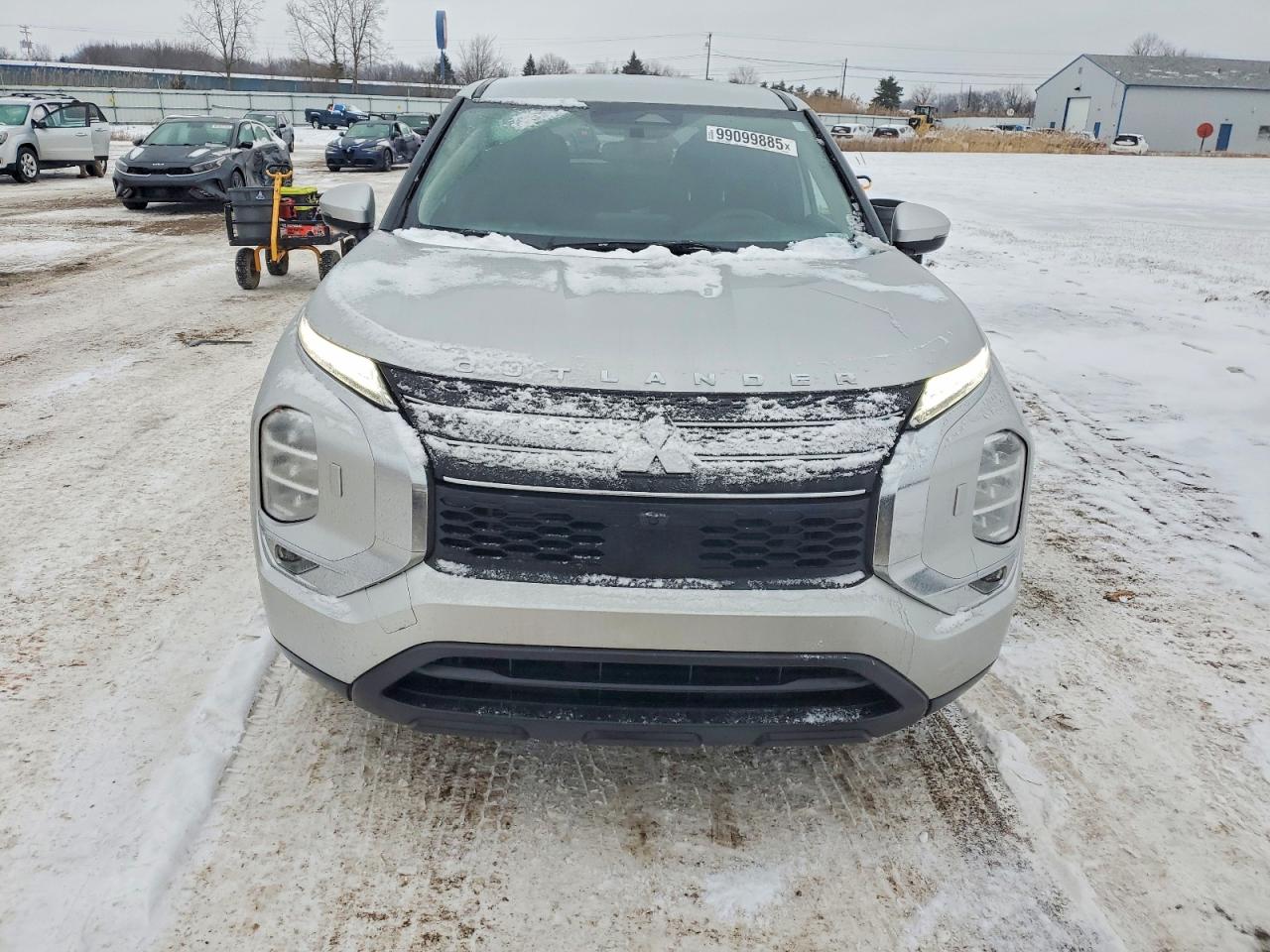 2024 MITSUBISHI OUTLANDER ES photo 9