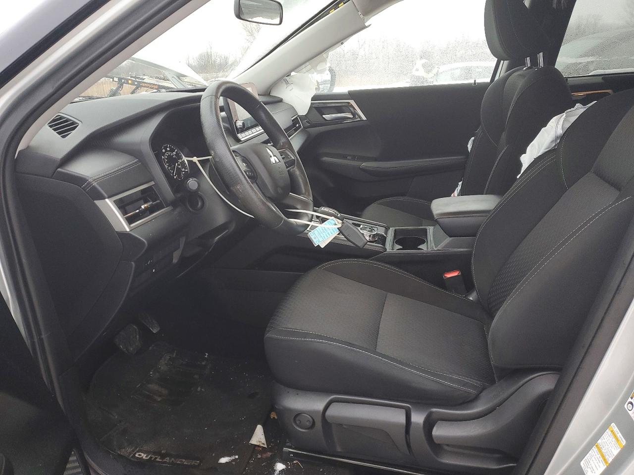 2024 MITSUBISHI OUTLANDER ES photo 13