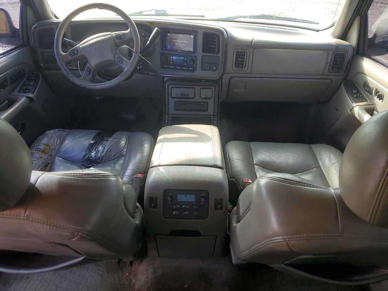 2004 GMC YUKON XL DENALI photo 8