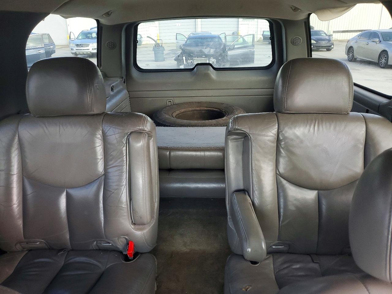 2004 GMC YUKON XL DENALI photo 10