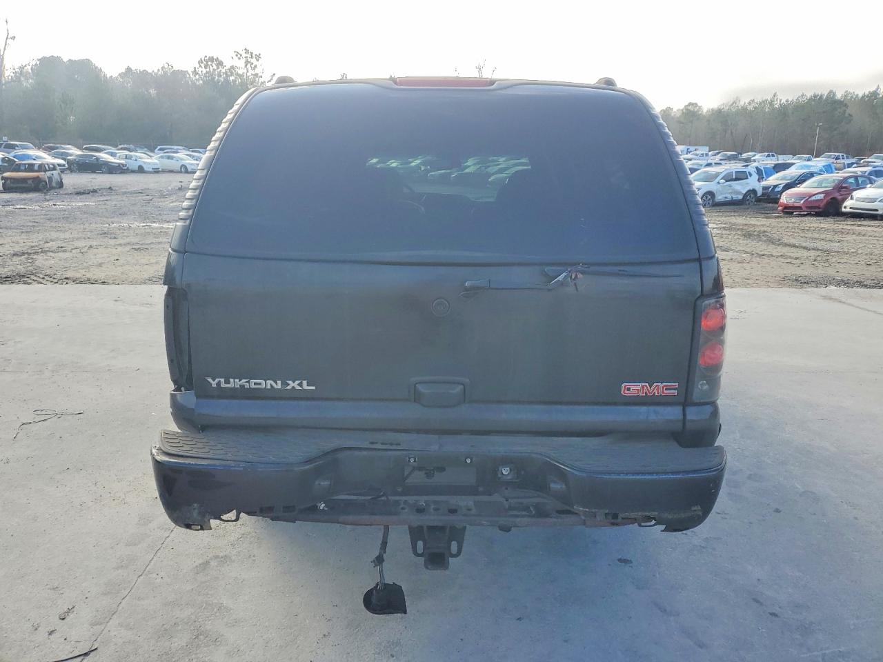 2004 GMC YUKON XL DENALI photo 6