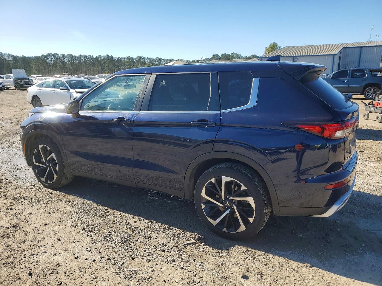 2024 MITSUBISHI OUTLANDER SE photo 2