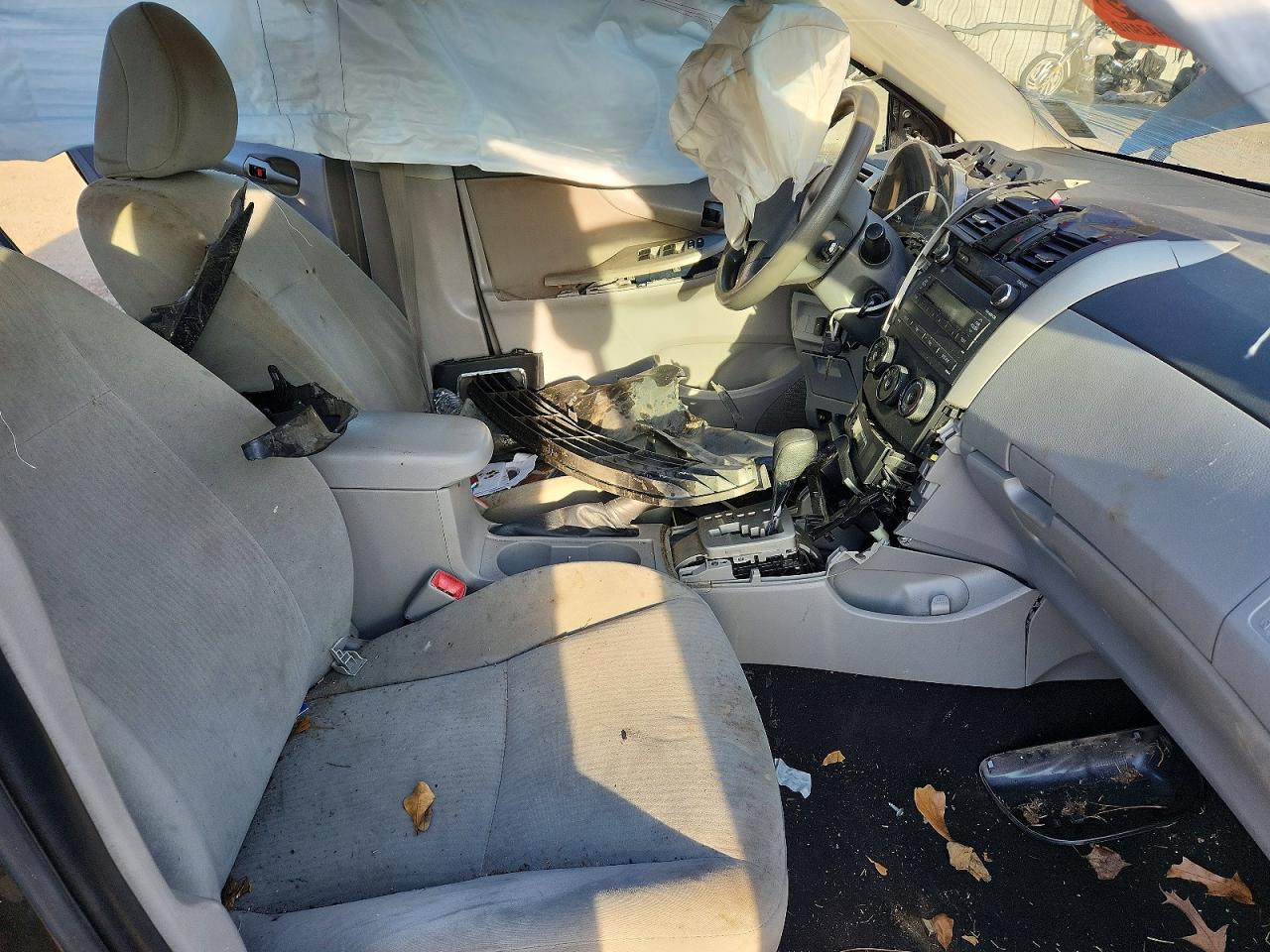 2010 TOYOTA COROLLA BASE photo 7