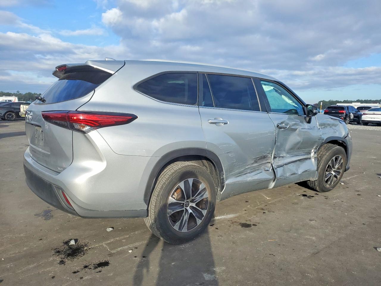 2023 TOYOTA HIGHLANDER L photo 5