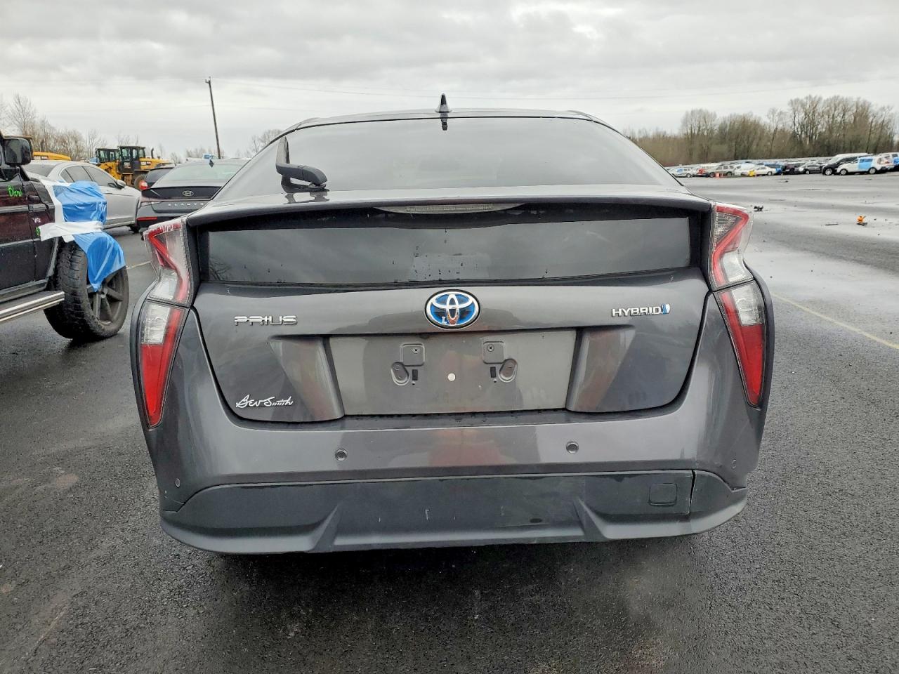 2018 TOYOTA PRIUS photo 6