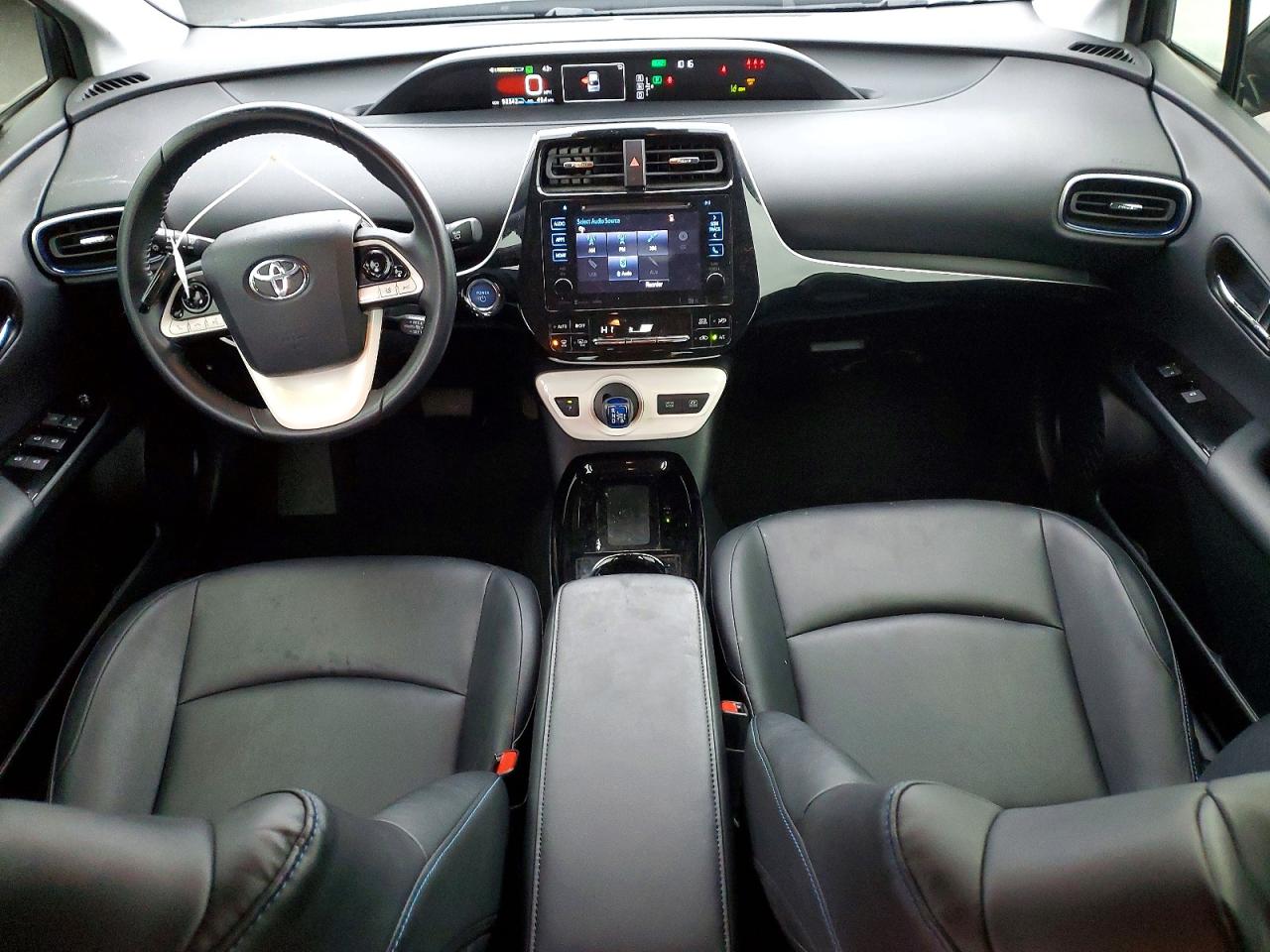 2018 TOYOTA PRIUS photo 8