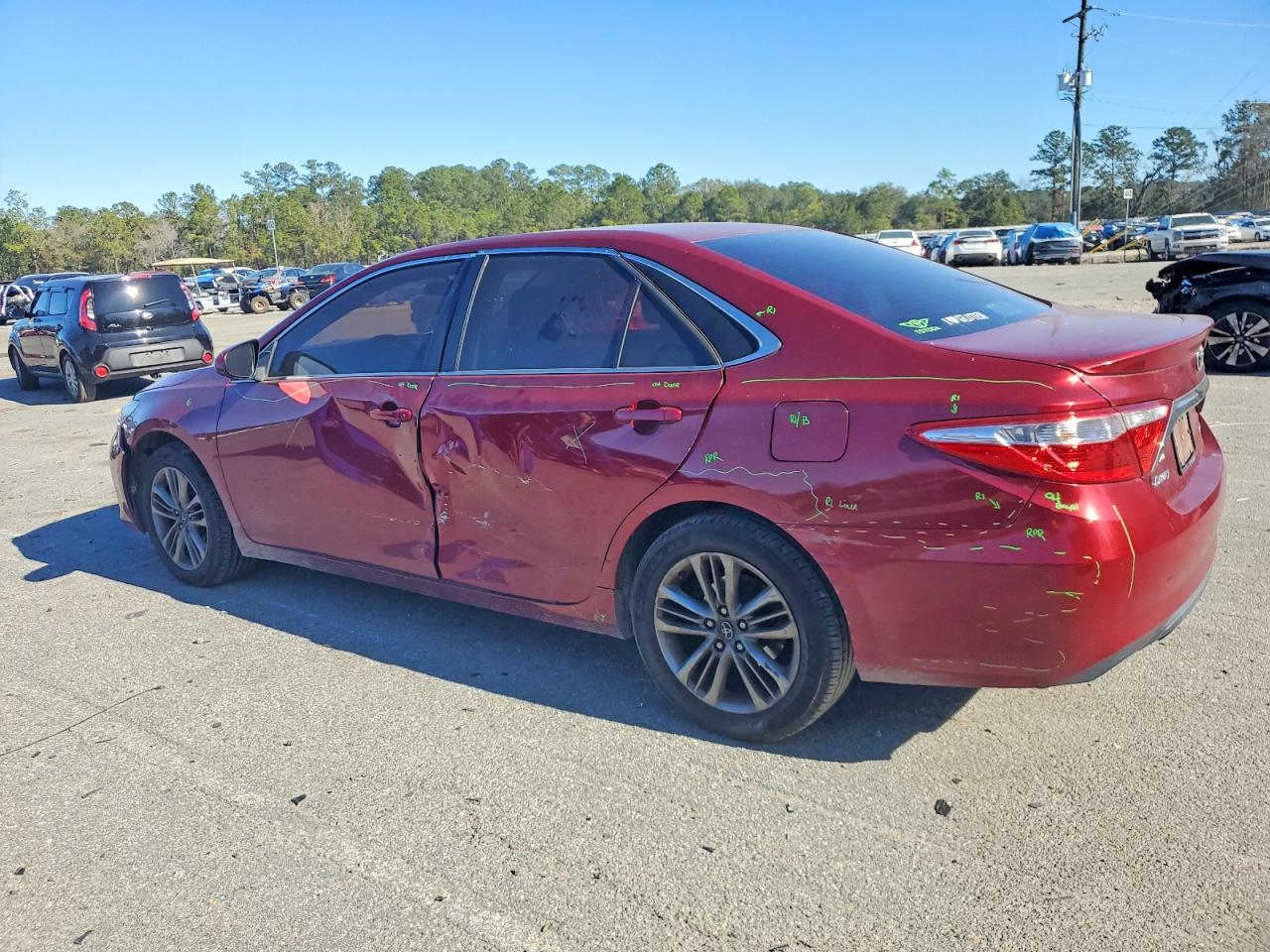2017 TOYOTA CAMRY LE photo 2