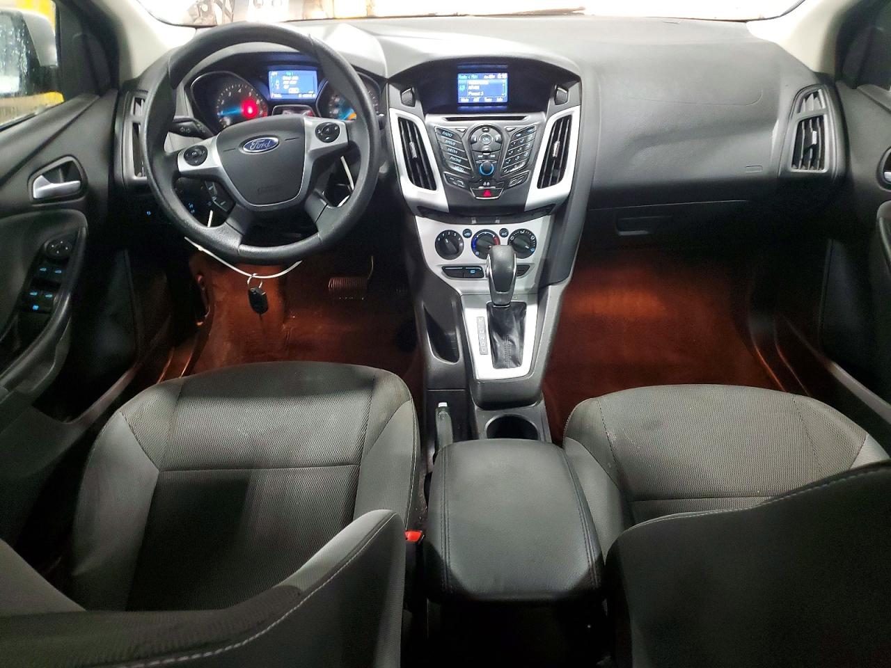 2014 FORD FOCUS SE photo 8