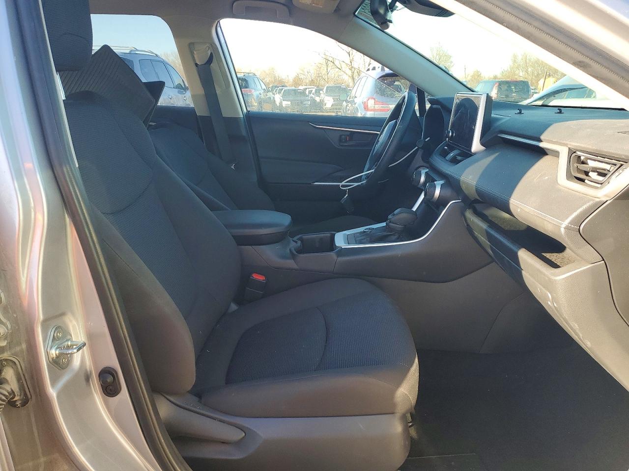 2024 TOYOTA RAV4 LE photo 7