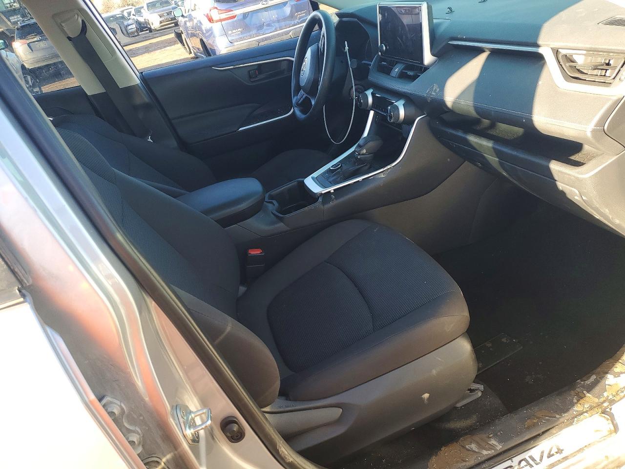2024 TOYOTA RAV4 LE photo 8