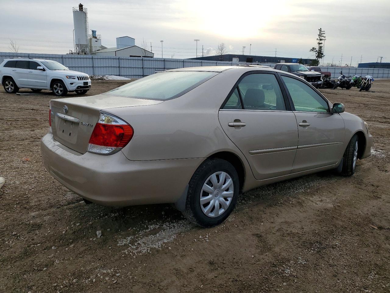 2006 TOYOTA CAMRY LE photo 3
