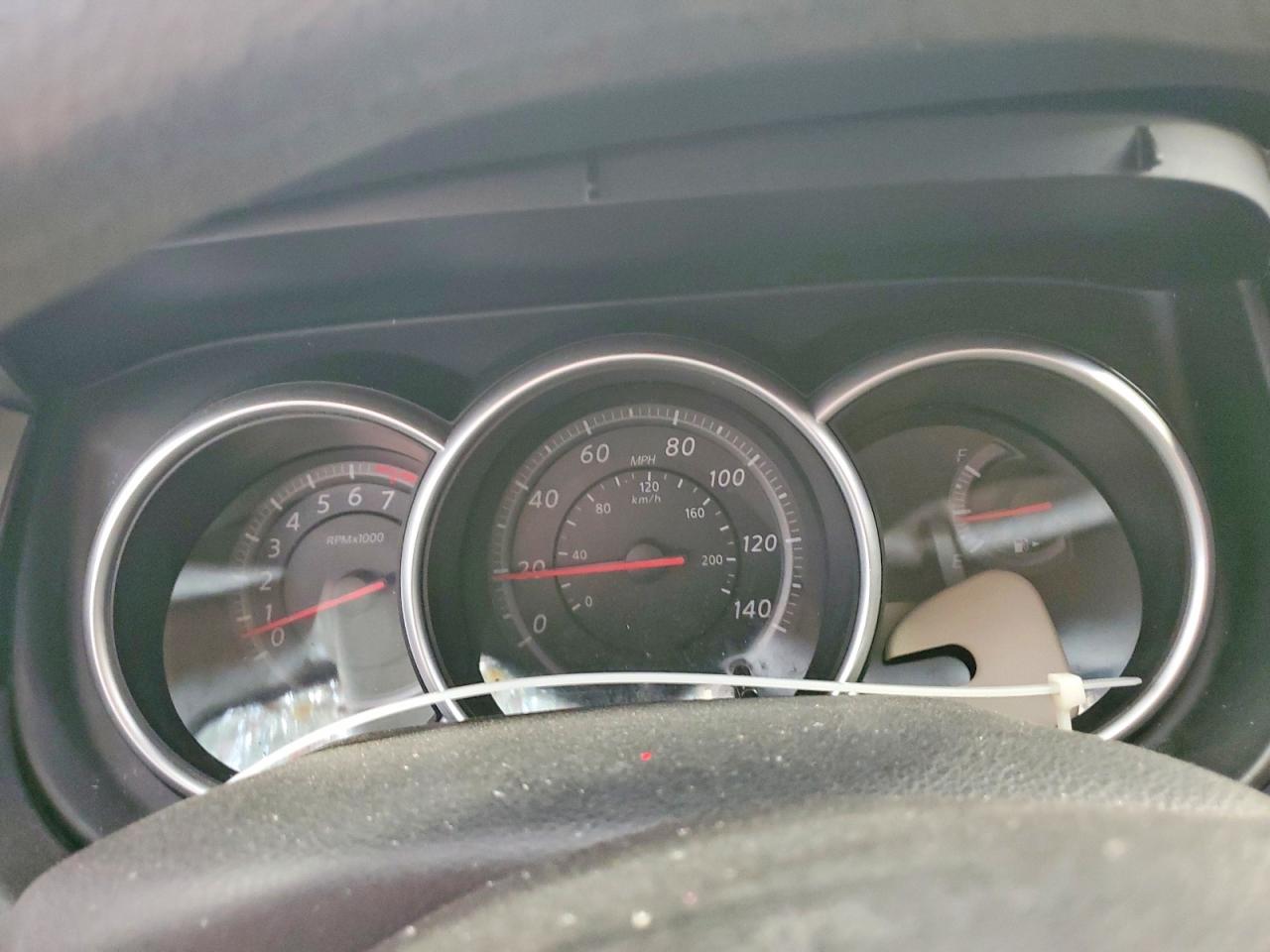 2012 NISSAN VERSA S photo 9