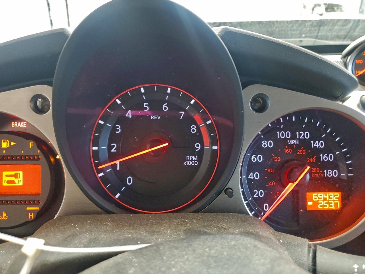 2016 NISSAN 370Z BASE photo 9