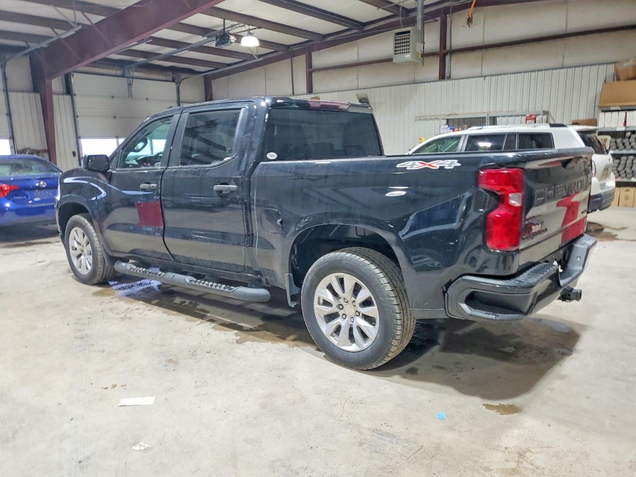 2021 CHEVROLET SILVERADO K1500 CUSTOM photo 2