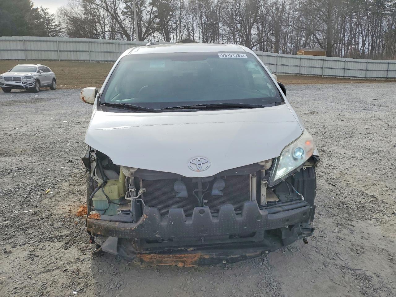 2016 TOYOTA SIENNA XLE photo 5
