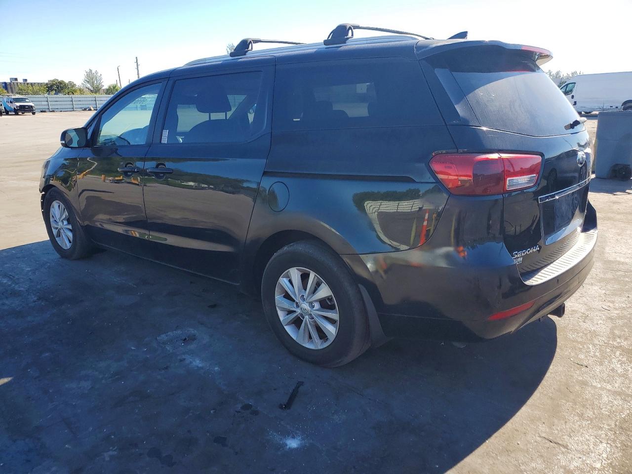2016 KIA SEDONA LX photo 2