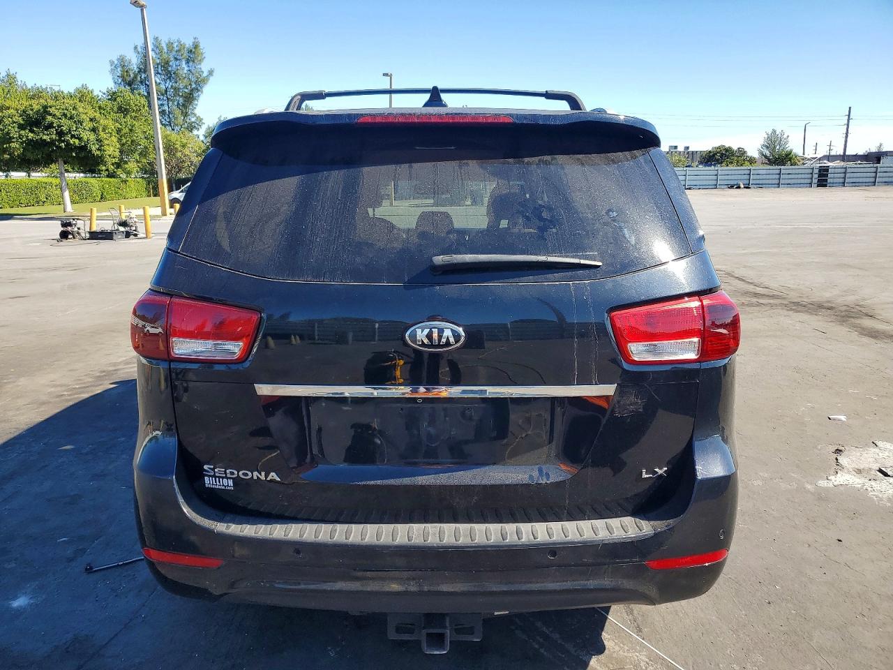 2016 KIA SEDONA LX photo 6