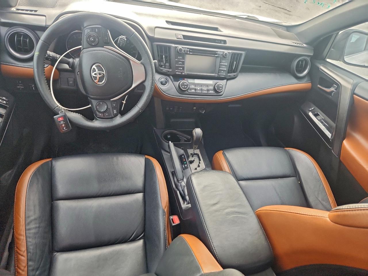 2017 TOYOTA RAV4 SE photo 8