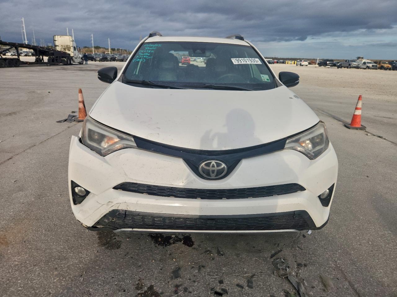 2017 TOYOTA RAV4 SE photo 5