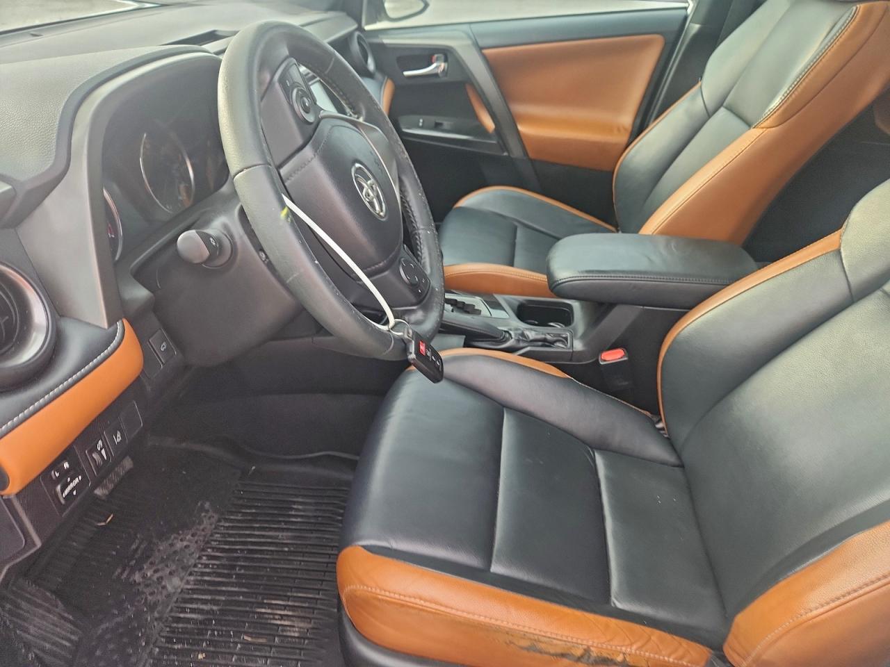 2017 TOYOTA RAV4 SE photo 7