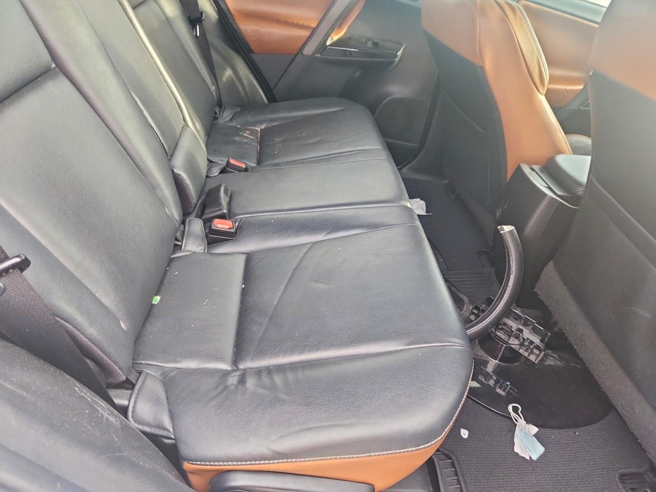 2017 TOYOTA RAV4 SE photo 11