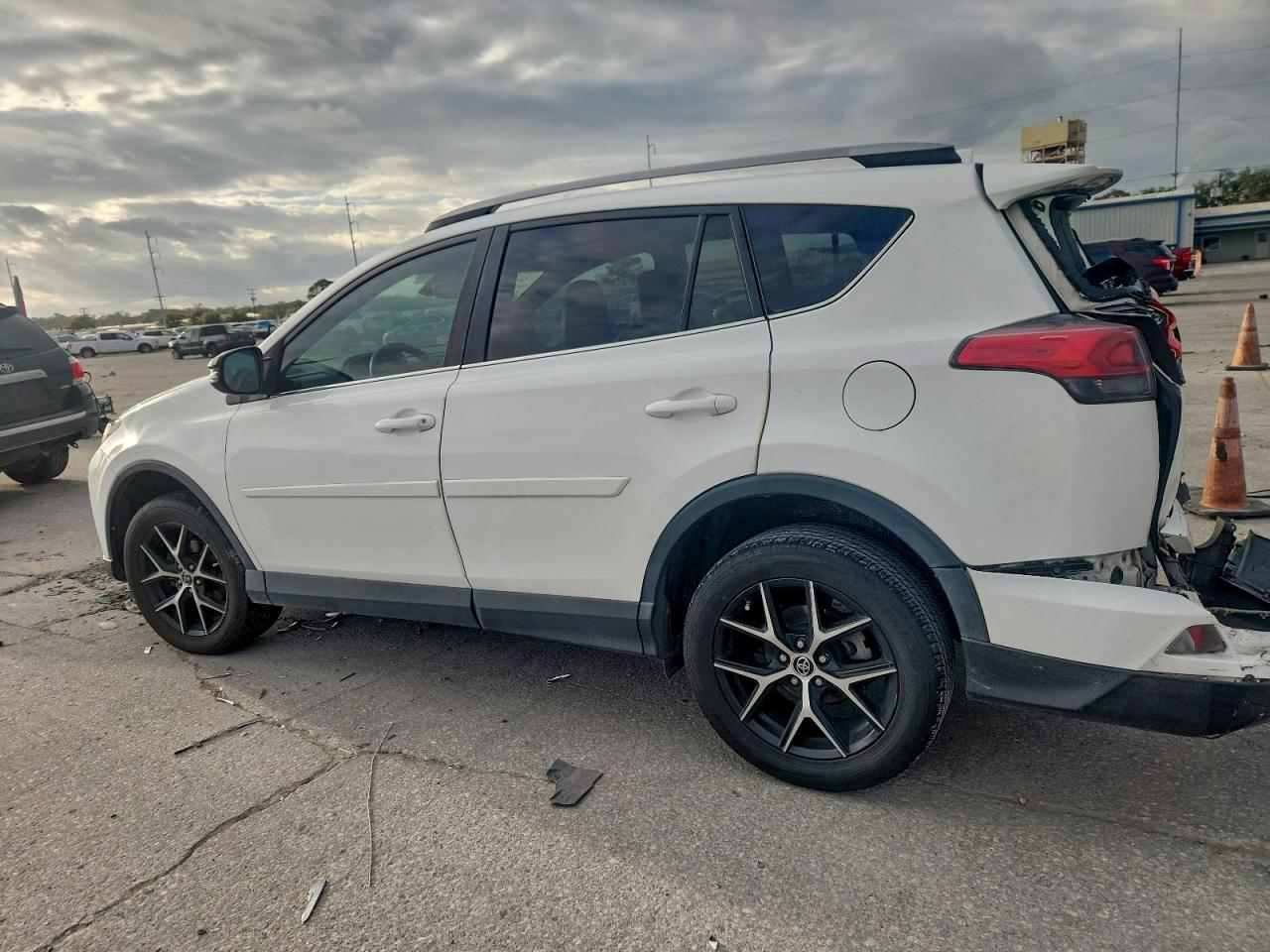 2017 TOYOTA RAV4 SE photo 2