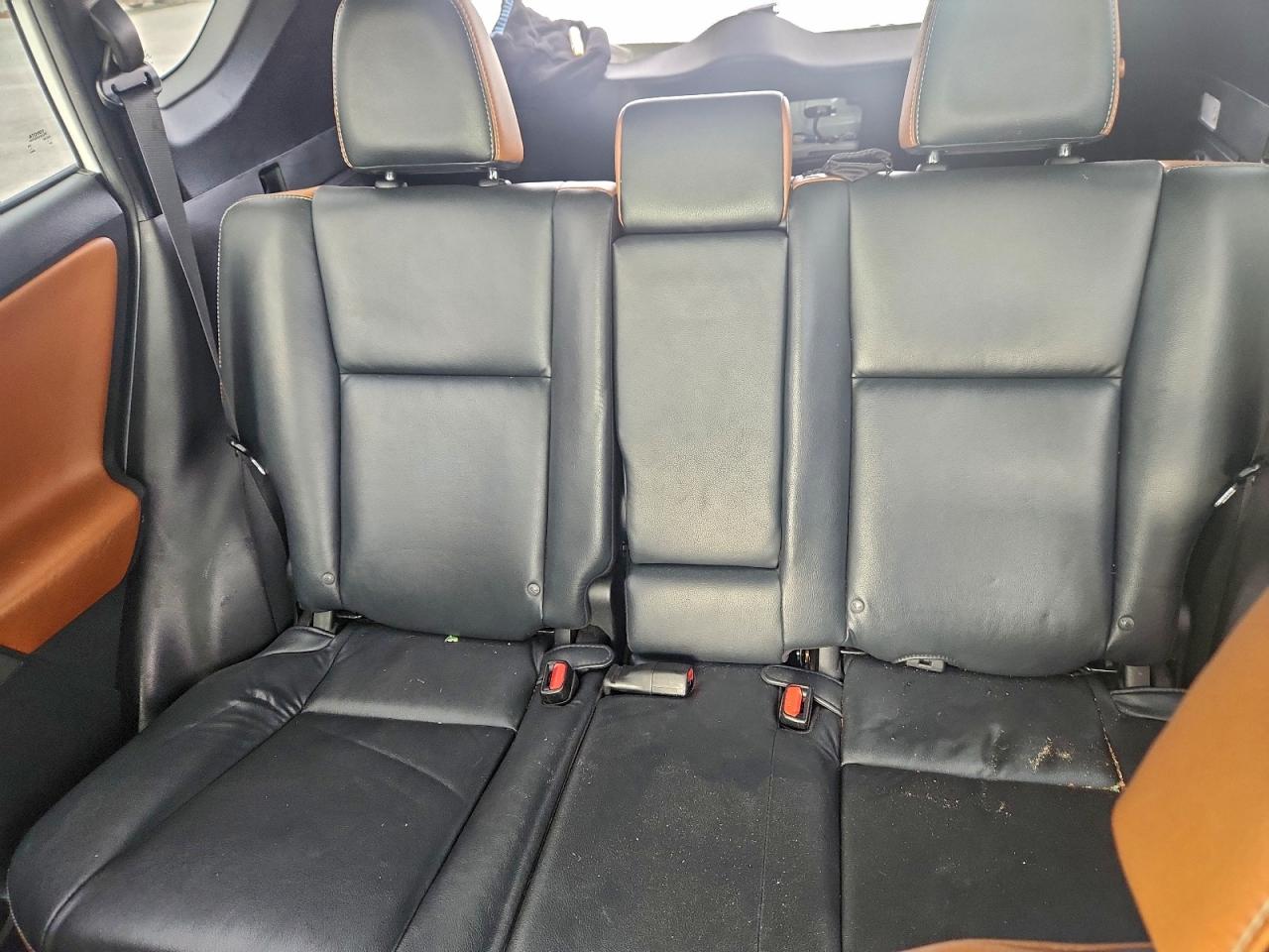 2017 TOYOTA RAV4 SE photo 10