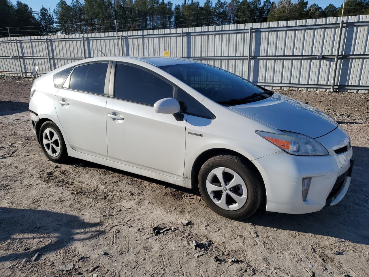 2014 TOYOTA PRIUS photo 4