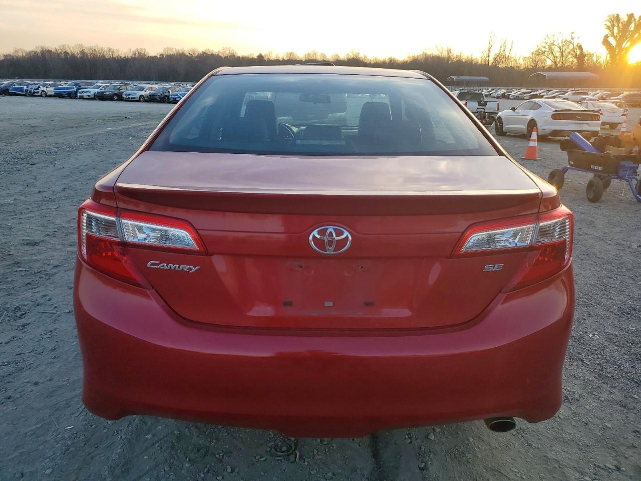 2013 TOYOTA CAMRY L photo 6