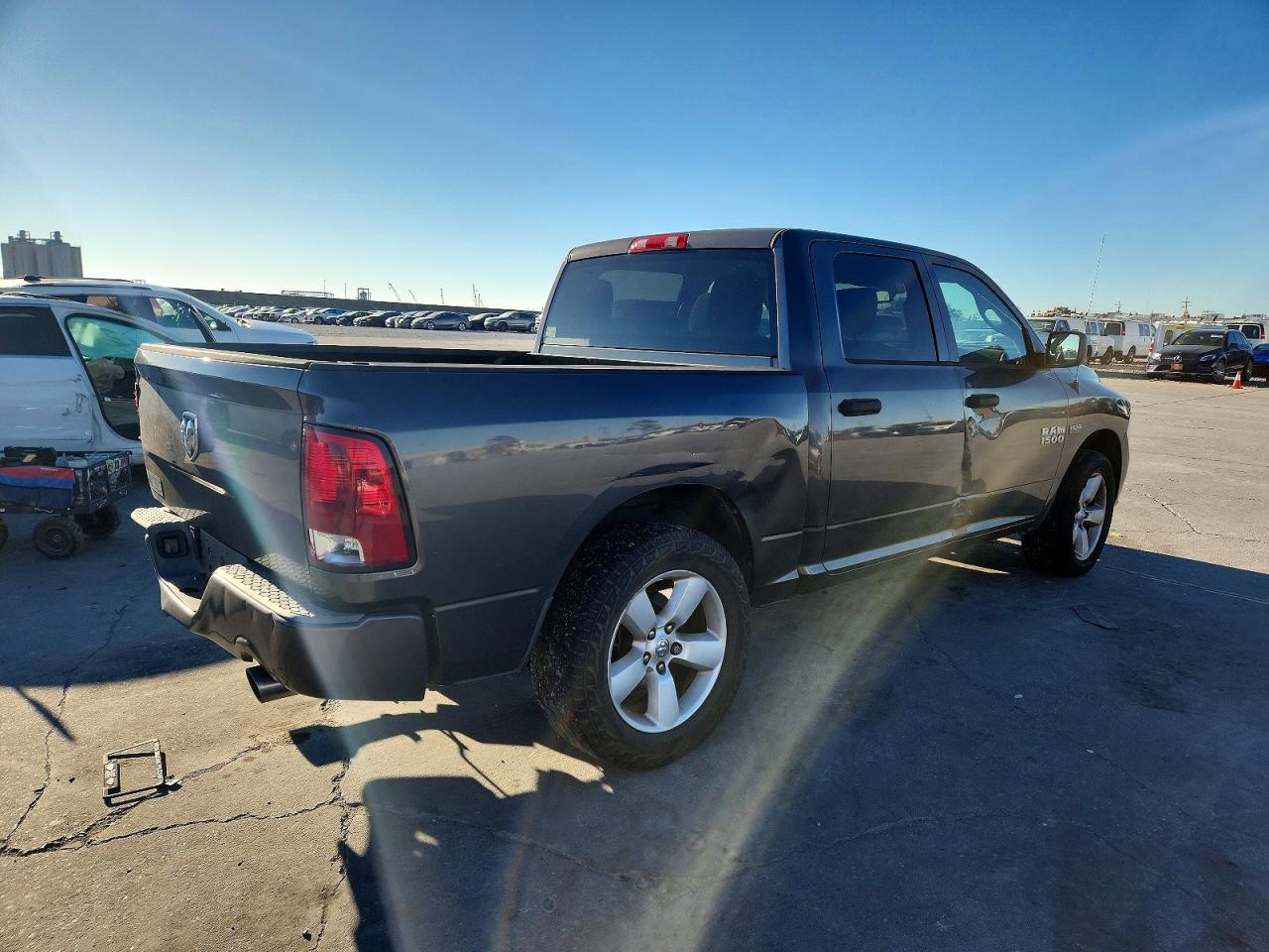 2016 RAM 1500 ST photo 3