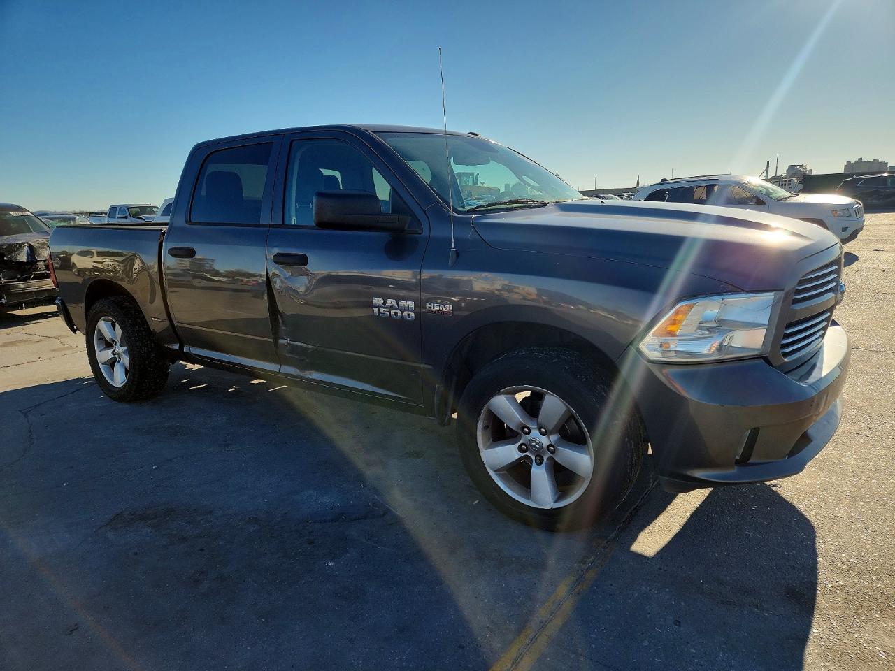 2016 RAM 1500 ST photo 4