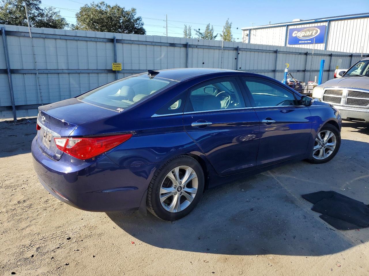 2012 HYUNDAI SONATA SE photo 3