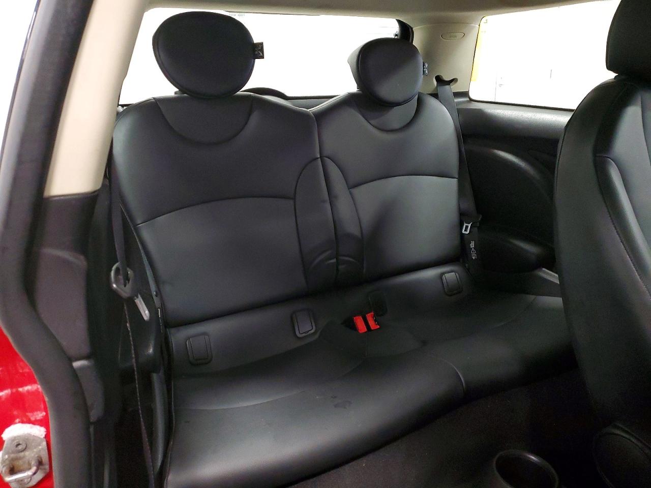 2011 MINI COOPER photo 19