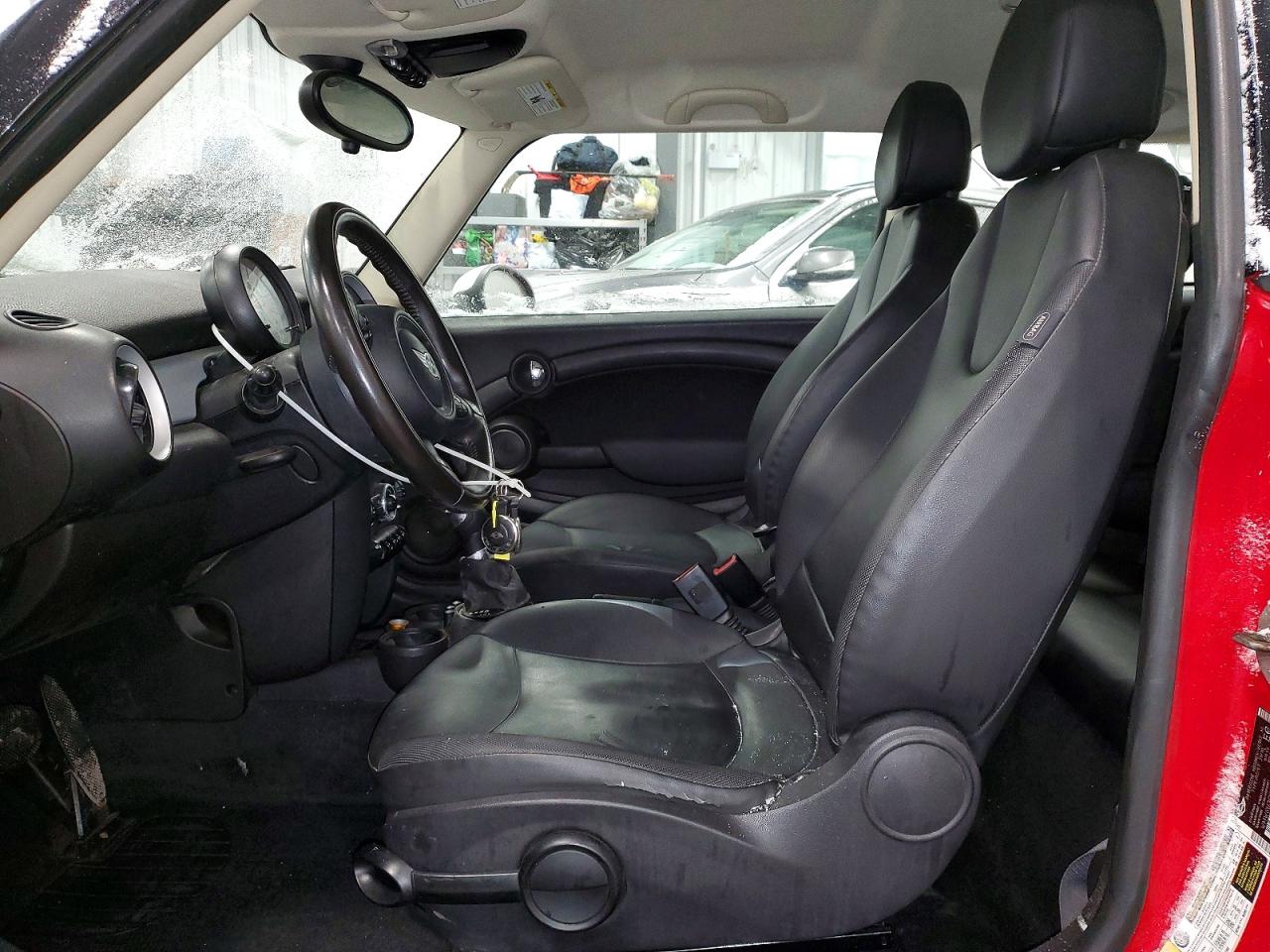 2011 MINI COOPER photo 13