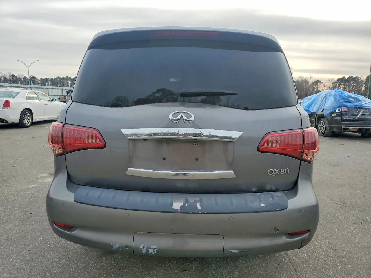 2017 INFINITI QX80 BASE photo 6